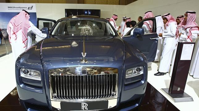 Multa de 1.000 &euro; a los maridos que le dejan el coche a sus mujeres en Arabia Saud&iacute;