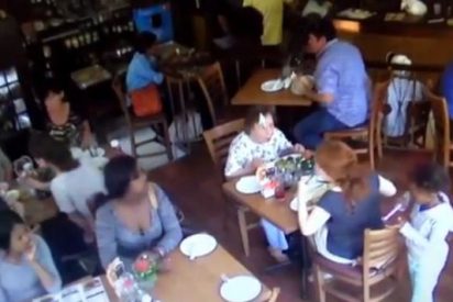 El perturbador v&iacute;deo de la ni&ntilde;a de 7 a&ntilde;os que roba un m&oacute;vil con el 'aplauso' de su madre
