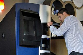 Instalan el primer cajero de los 'curiosos' Bitcoins en el mundo...y a ver qu&eacute; pasa