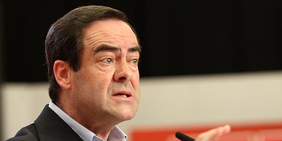 Bono, a lo Guerra, dice que el PSOE debe plantearse "muy en serio" su situación en Cataluña