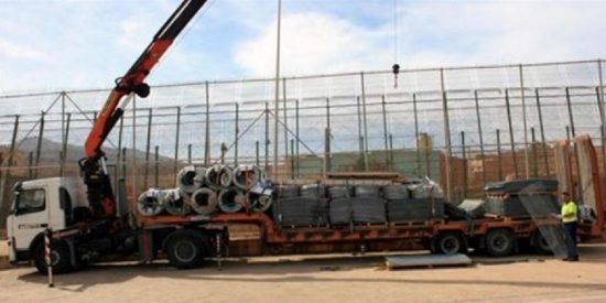 Melilla coloca cuchillas en la valla que les separa de Marruecos para evitar 'trepas'