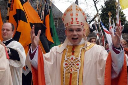 El obispo despilfarrador, cara a cara con el Papa de los pobres