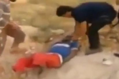 [V&iacute;deo] Escalofriante asesinato de una familia 'culpable' de tener a un hijo en las filas del ej&eacute;rcito sirio