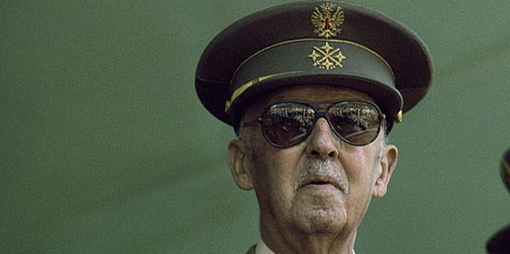 El Generalísimo Franco no quiso operarse de una fimosis aguda "porque el sexo no le interesaba"