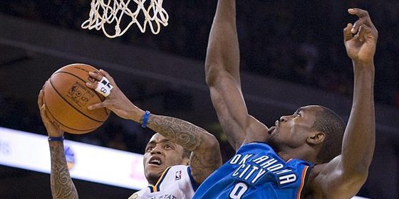Brutal doble-doble de Ibaka