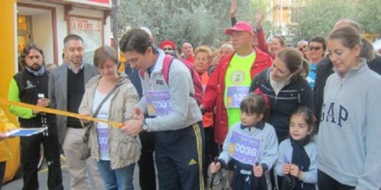 M&aacute;s de 2.000 personas se suman a la 'Nordic Walking Ciutat' contra la violencia de g&eacute;nero