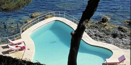 Cagarse en las piscinas, el nuevo reto viral entre los j&oacute;venes espa&ntilde;oles