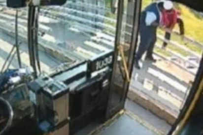 [V&iacute;deo] El ch&oacute;fer del autob&uacute;s se convierte en un &aacute;ngel y salva a una chica que quer&iacute;a suicidarse