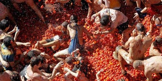 C&eacute;sar Valdeolmillos Alonso: "Agosto, el tiempo en el que todos nos tuteamos"