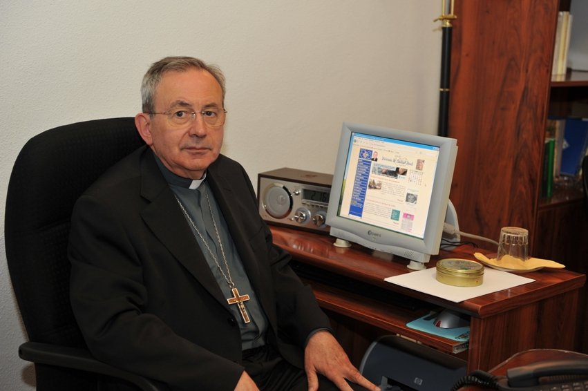 Monseñor Algora: "Cáritas no tiene una fábrica de euros, su banco es el bolsillo de los católicos"