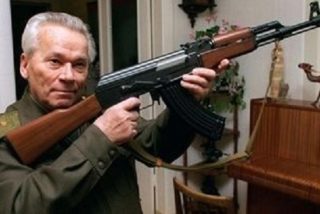 Muere el inventor del fusil Kal&aacute;shnikov, el arma m&aacute;s usada del mundo