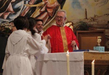 Sacerdotes casados y viudos que ejercen