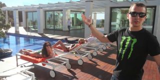 El v&iacute;deo de la mansi&oacute;n de 5 millones de Jorge Lorenzo y sus 'macizas'