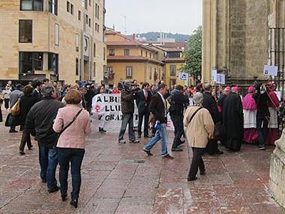 Interrumpen la Misa del Gallo en Sabadell para protestar contra la Ley del Aborto