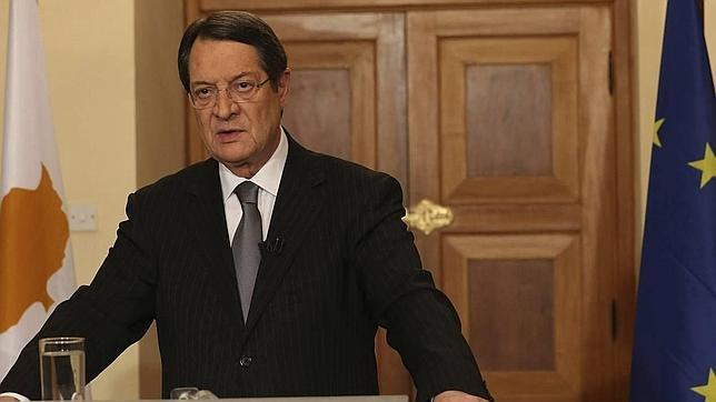 Se quedan pasmados en Chipre al despedir el año por TV...¡el antiguo presidente!