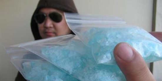La mort&iacute;fera metanfetamina azul de 'Breaking Bad' ya est&aacute; en el mercado negro
