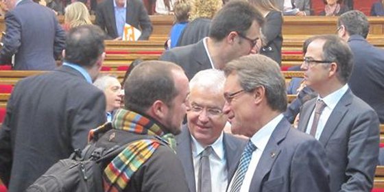 El PSC arrincona a los tres d&iacute;scolos en el Parlamento catal&aacute;n