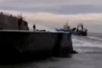 El escalofriante v&iacute;deo del pescador tragado por una ola asesina en Ondarroa