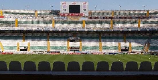 El Mart&iacute;nez Valero es m&aacute;s grande que el Nou Camp