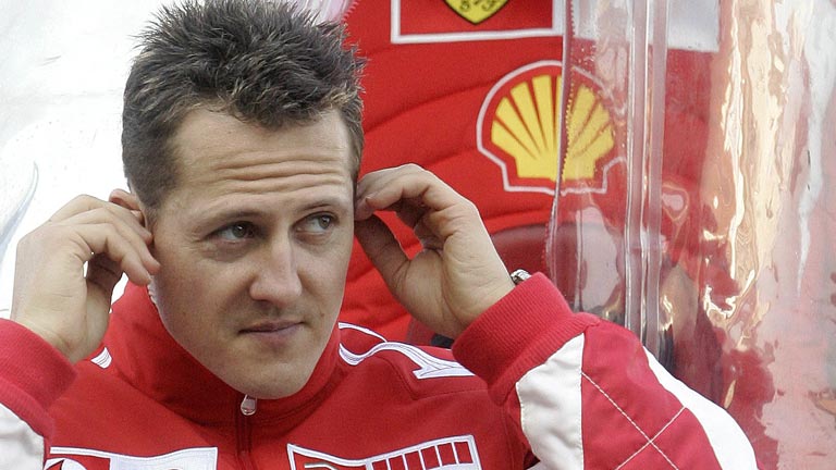 Michael Schumacher regresa al quir&oacute;fano