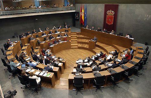 El Parlamento navarro reprueba al cardenal electo Sebasti&aacute;n