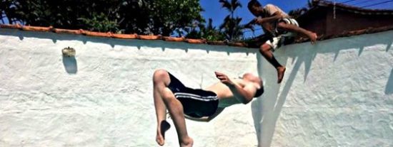 Fotograf&iacute;a a su novio y captura el momento en que un atracador entra en su casa