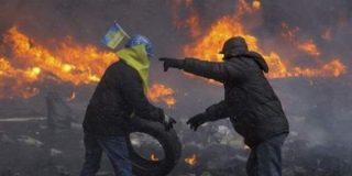 El Pa&iacute;s esconde la revuelta en Kiev y La Raz&oacute;n se olvida de ella
