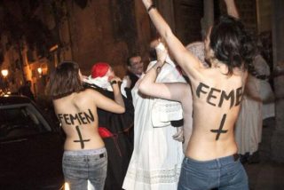 Ely del Valle: "Las Femen no pueden hacer de su capa un sayo, ni de sus bragas un arma arrojadiza"