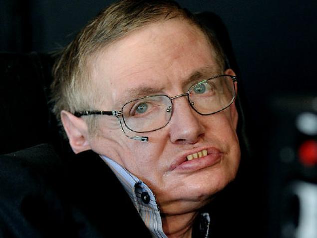 Stephen Hawking le copió por el morro a un becario español la nueva teoría de los agujeros negros