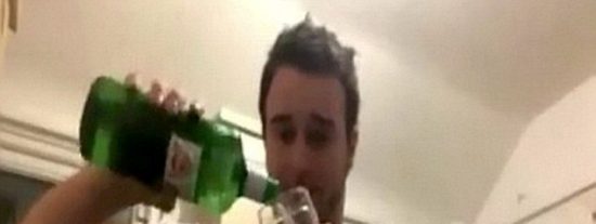 [V&iacute;deo] Se bebe dos litros de ginebra de golpe para lucirse y se queda 'seco'