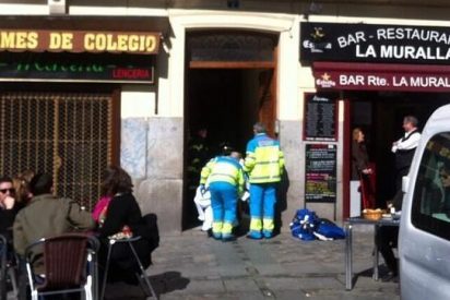 Un joven drogado se cae desde un cuarto piso en Madrid y sube luego las escaleras casi muerto