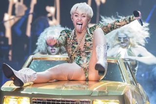 Los padres de los fans de Miley Cyrus consideran que su gira es 'X' y pornogr&aacute;fica