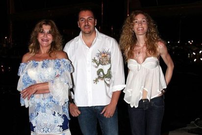 Tita Cervera se encuentra de sopetón con Borja y su nuera y ¡pelillos a la mar!