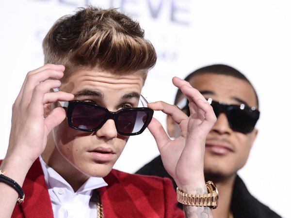 El demonio de Justin Bieber le muerde el pez&oacute;n a una bailarina de striptease