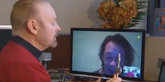 [V&iacute;deo] El exorcista te quita el demonio del cuerpo y algo m&aacute;s...a trav&eacute;s de Skype