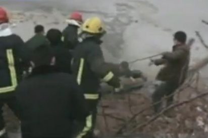 [V&iacute;deo] Seis ni&ntilde;os de una misma familia mueren tragados por el hielo mientras patinan