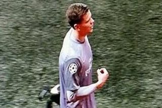 El obsceno gesto del jugador del Arsenal tras ser expulsado