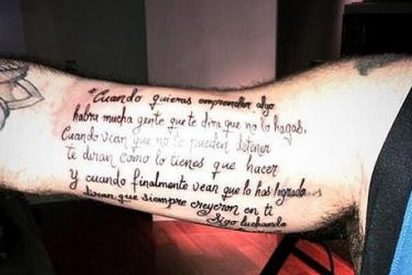 Kiko Rivera se queda sin tinta para su nuevo tatuaje hortera, se come cinco acentos y encima se 'harta'