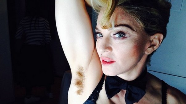 Madonna ense&ntilde;a ahora sus sobacos velludos para ver si alguien se atreve a imitarla