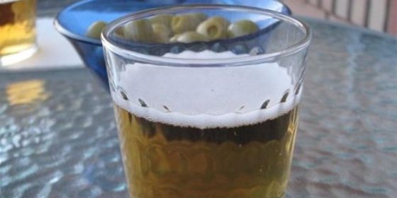 Los universitarios espa&ntilde;oles que beben cerveza moderadamente presentan adherencia a la dieta mediterr&aacute;nea
