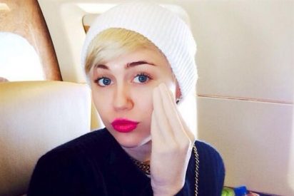 Miley Cyrus presenta su juguete er&oacute;tico de altos vuelos: la perversa mano de Adonis