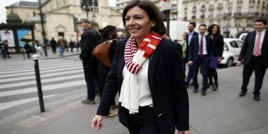 La andaluza Anne Hidalgo se convierte en la primera alcaldesa de Par&iacute;s y salva a Hollande de la 'guillotina'