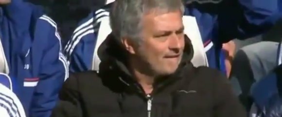 Mourinho llama a su mujer...&iexcl;en pleno partido!