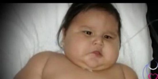 [V&iacute;deo] 'Gorditos del coraz&oacute;n' rescata a un beb&eacute; que pesa 20 kilos y lo pone a dieta