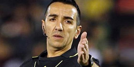 El tremendo ridículo del árbitro en el Calderón