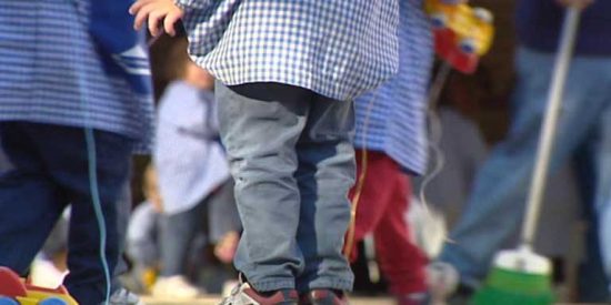 La gran mentira del 'escudo social' de Sánchez: España, a la cabeza en pobreza infantil en Europa