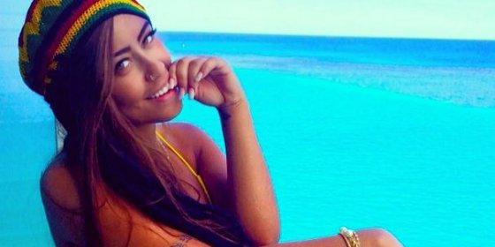 La hermana de Neymar espera la llegada del Mundial en bikini