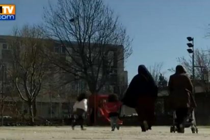 Descubren a 4 'ni&ntilde;os salvajes' que viv&iacute;an encerrados en la habitaci&oacute;n de un piso en Par&iacute;s