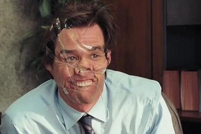 Los 'selfies' con cinta adhesiva se llevan la palma de la estupidez en las redes sociales