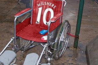 Los hinchas del Tottenham se burlan del jugador del Arsenal en Twitter